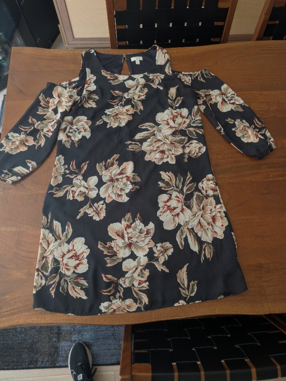 C Wonder Floral Cold Shoulder Dress – Size Medium